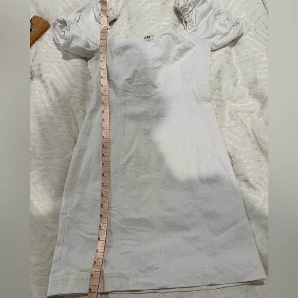 ALICE + OLIVIA Mimi Puff-Sleeve Denim Minidress white square sweetheart neck - Picture 11 of 13